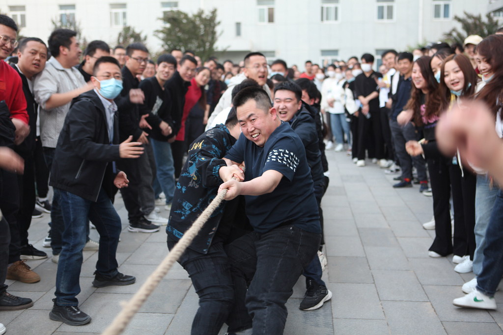 BOdog官网微电举办迎“五一”员工拔河比赛